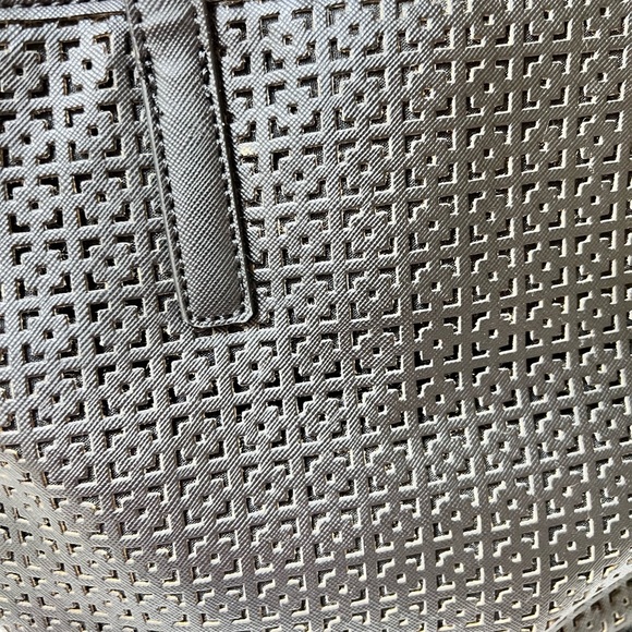 Kenneth Cole Reaction Large Cutout Tote - Picture 6 of 8